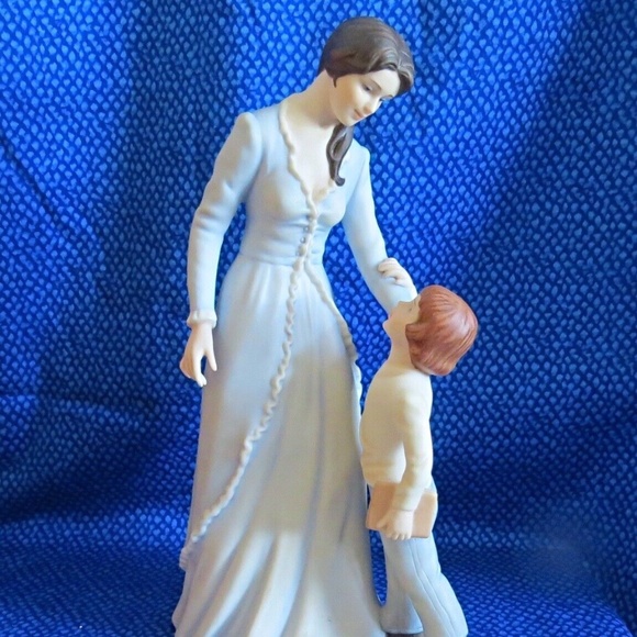 GOEBEL Dear Child 10 Inches tall made USA by Irene Spencer - Picture 1 of 7